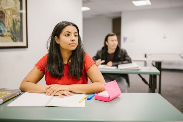classroom-with-students