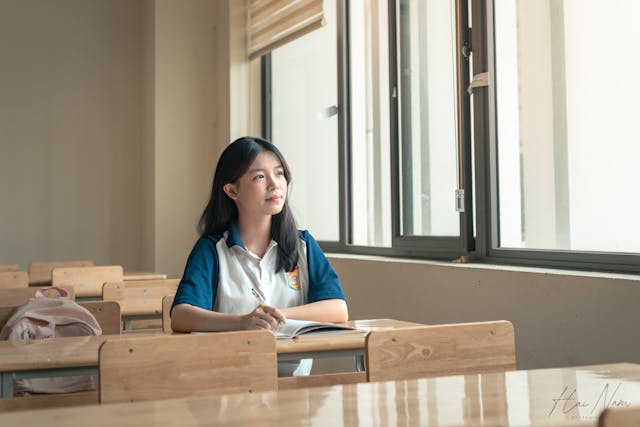 girl-in-classroom