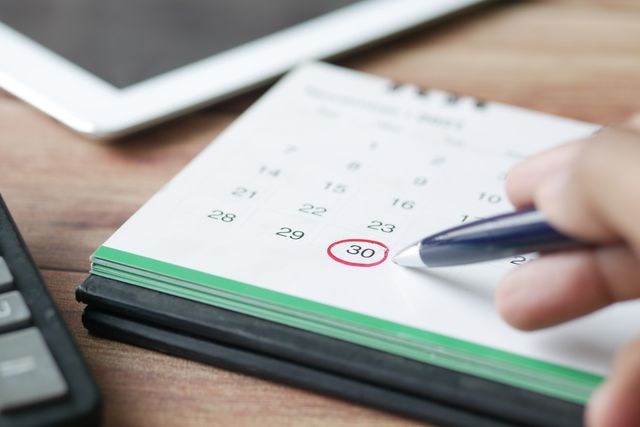 calendar-circled-30