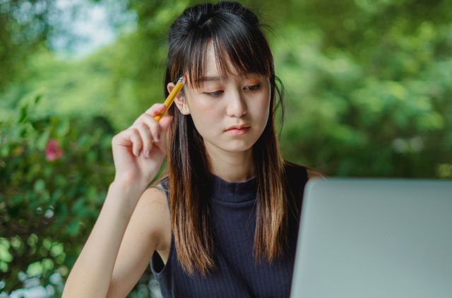girl-staring-laptop-thinking